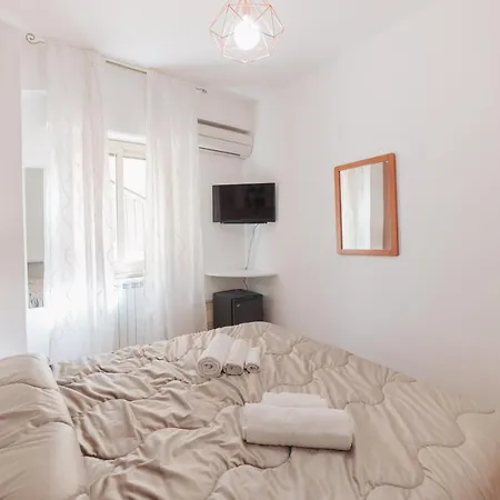 Fontana Vecchia לינה וארוחת בוקר 3*