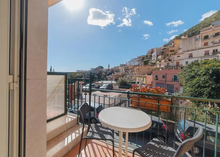 לינה וארוחת בוקר Fontana Vecchia 3*