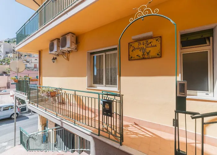 Fontana Vecchia טאורמינה